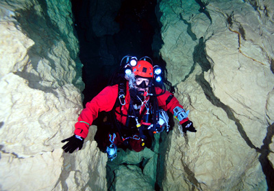 full cave diver